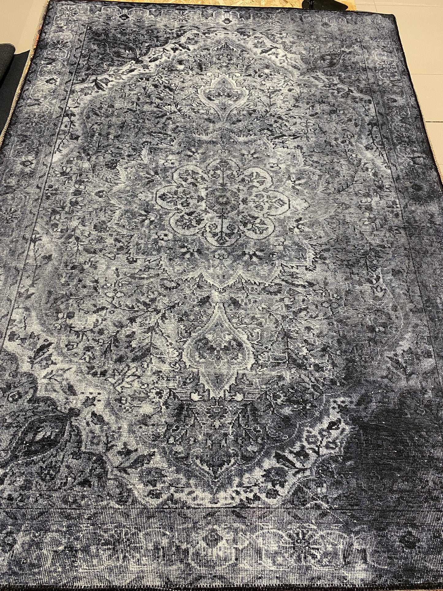 Tepih Unique AL22 140x200cm