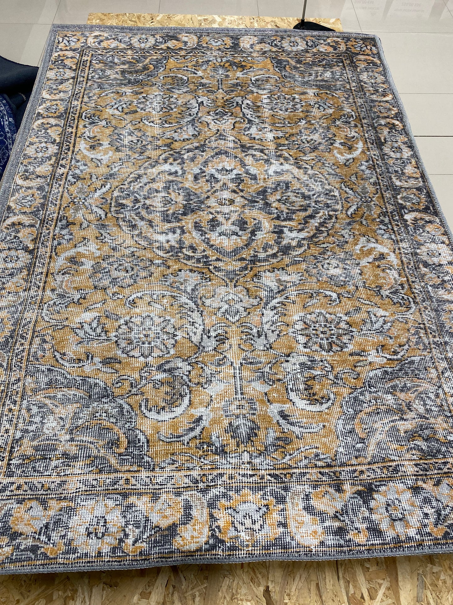 Tepih Unique AL133 140x200cm